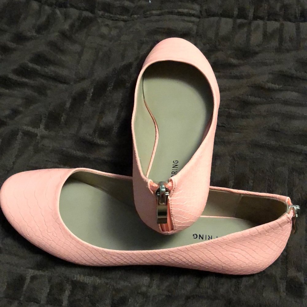 Cute, coral Spring flat